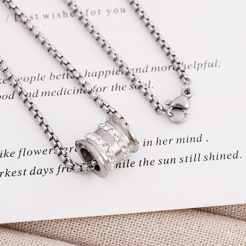 Minimalist Titanium Steel Pendant Necklace with a Unique Design, Light Luxury Trendy Brand, Versatile Collarbone Necklace, Sweater Chain