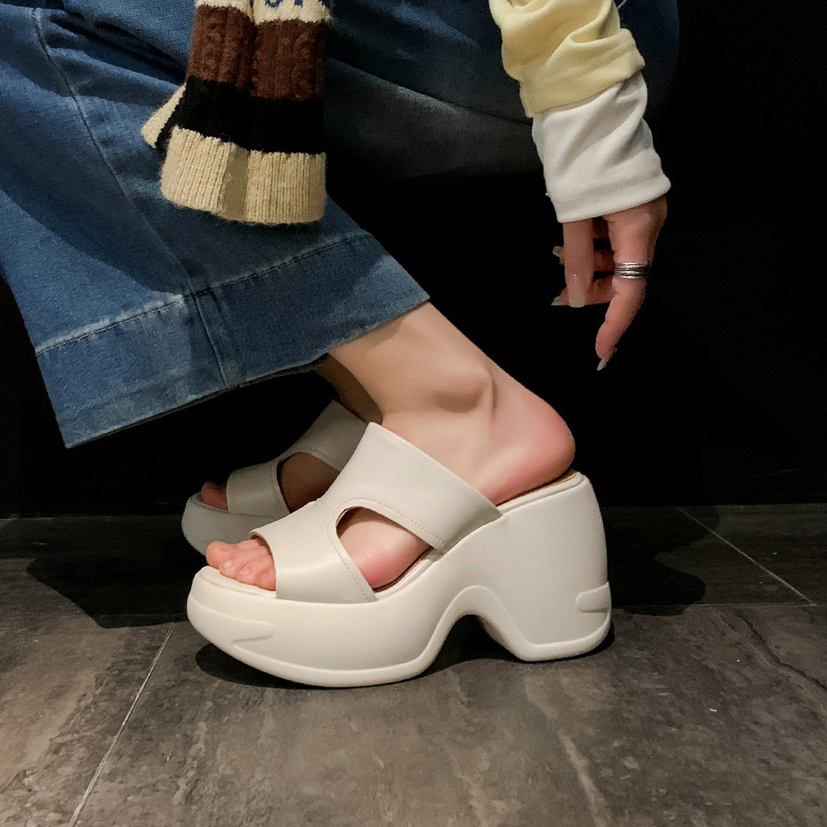 Dép sandal nữ quai ngang đế dày tăng chiều cao 10cm bằng da bò thật — Màu be, Màu trắng ngà