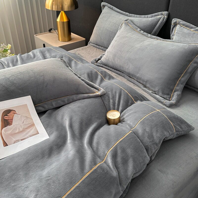 Four-piece double-sided velvet padded quilt cover velvet pillowcase velvet solid color milk ins baby dormitory three-piece bed sheet