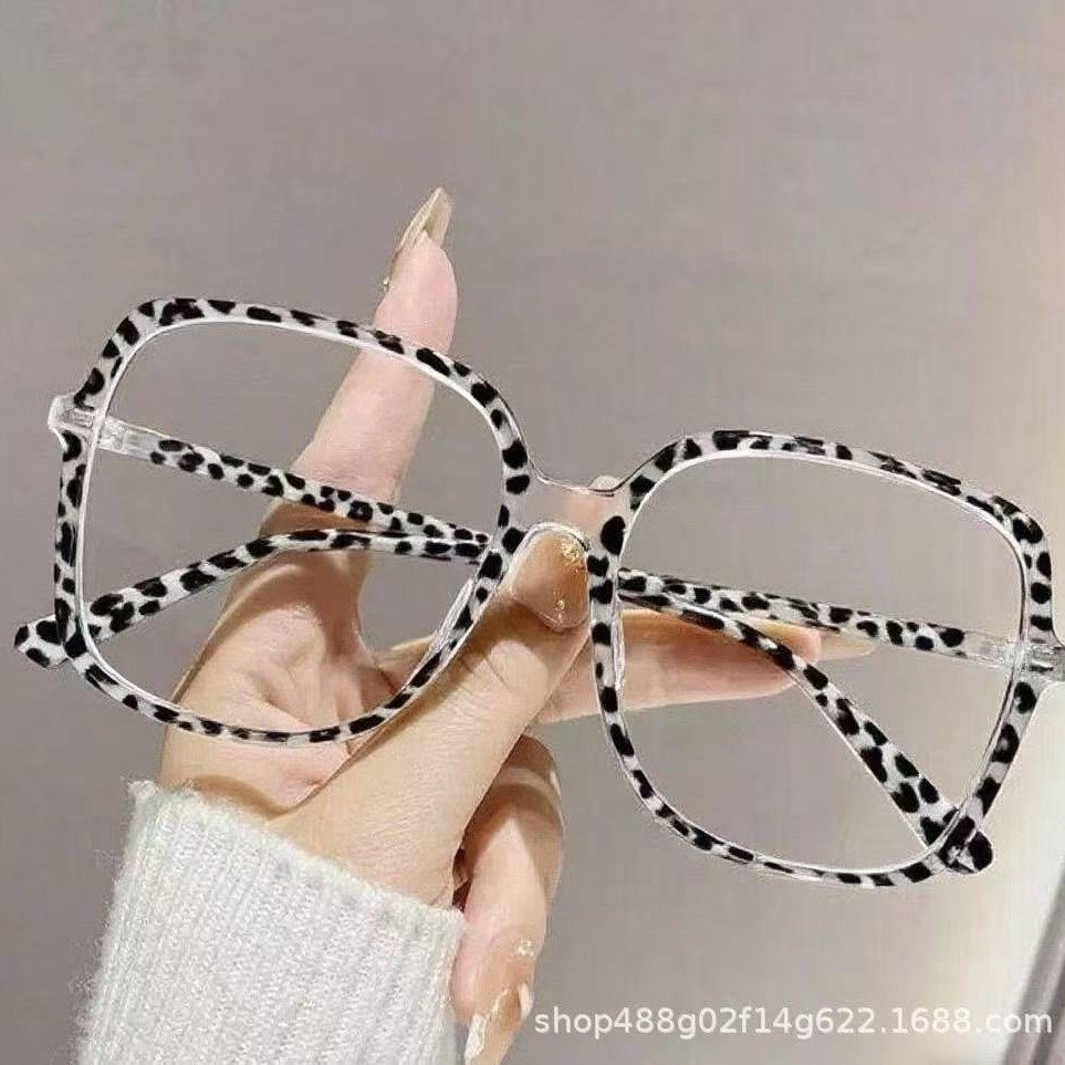 Trendy Oversized Square Anti-Blue Light Glasses for Women, Suitable for Prescription Lenses, Perfect for Photos and Commuting
