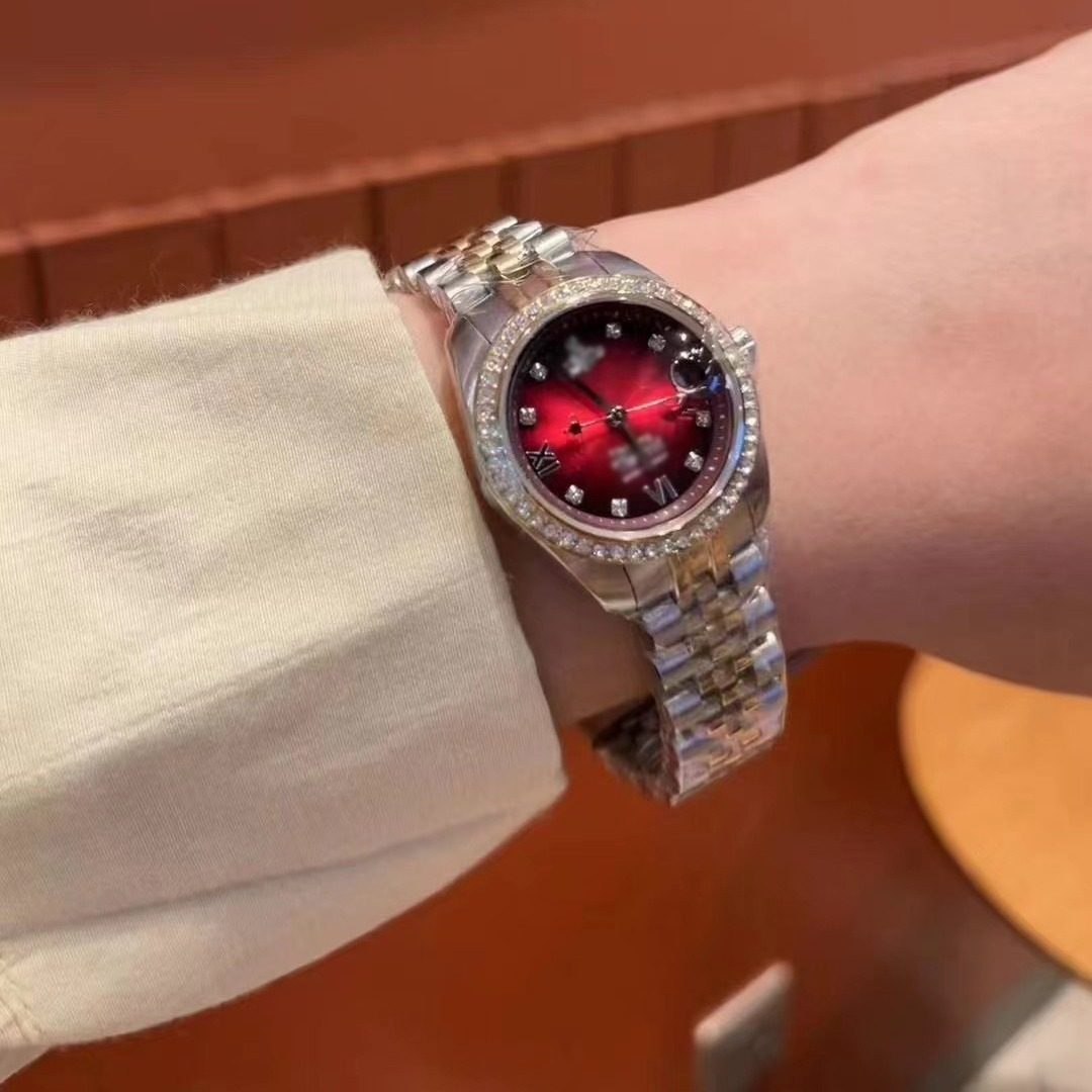 Little Red Book Western Queen Mother's Watch New Small Dial Steel Band Fashion Watch Saturn Women's Light Luxury Quartz Watch for Women