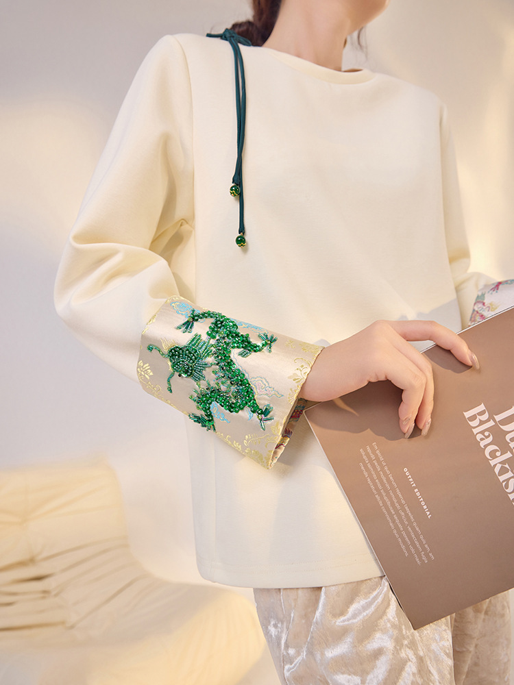 Áo sơ mi nam dài tay thêu họa tiết rồng, chất liệu polyester phối nylon, cổ tròn, phong cách thanh lịch