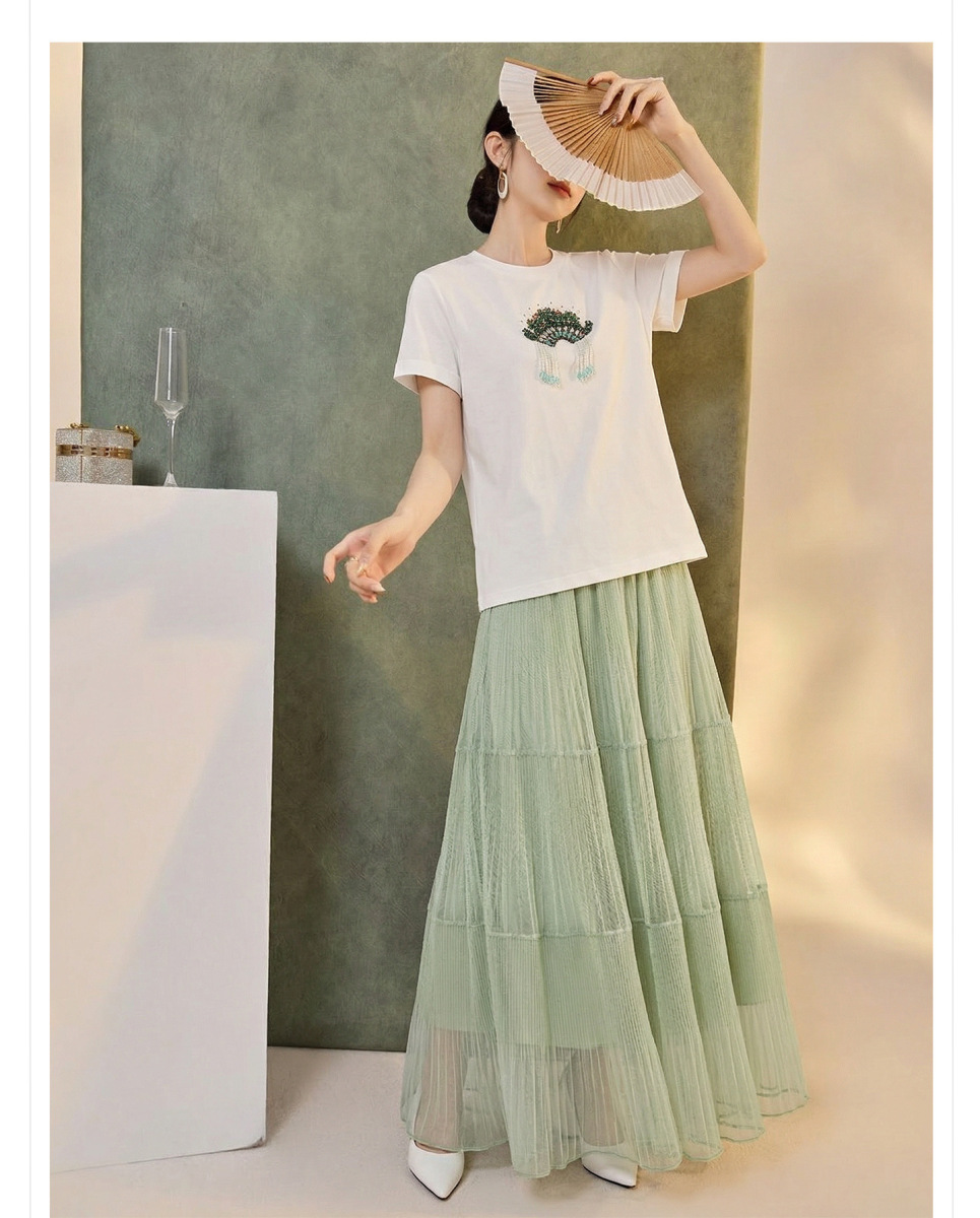Áo thun nữ tay ngắn cổ tròn thêu tay họa tiết hình học phong cách retro — Mão phượng trắng/xanh lá