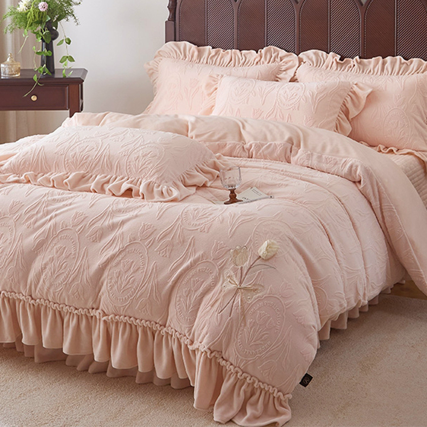 French Princess Style Carved Milk Velvet Four-Piece Bed Cover Winter Thickeneded Baby Velvet Coral Velvet Quilt Cover Bed Skirt a