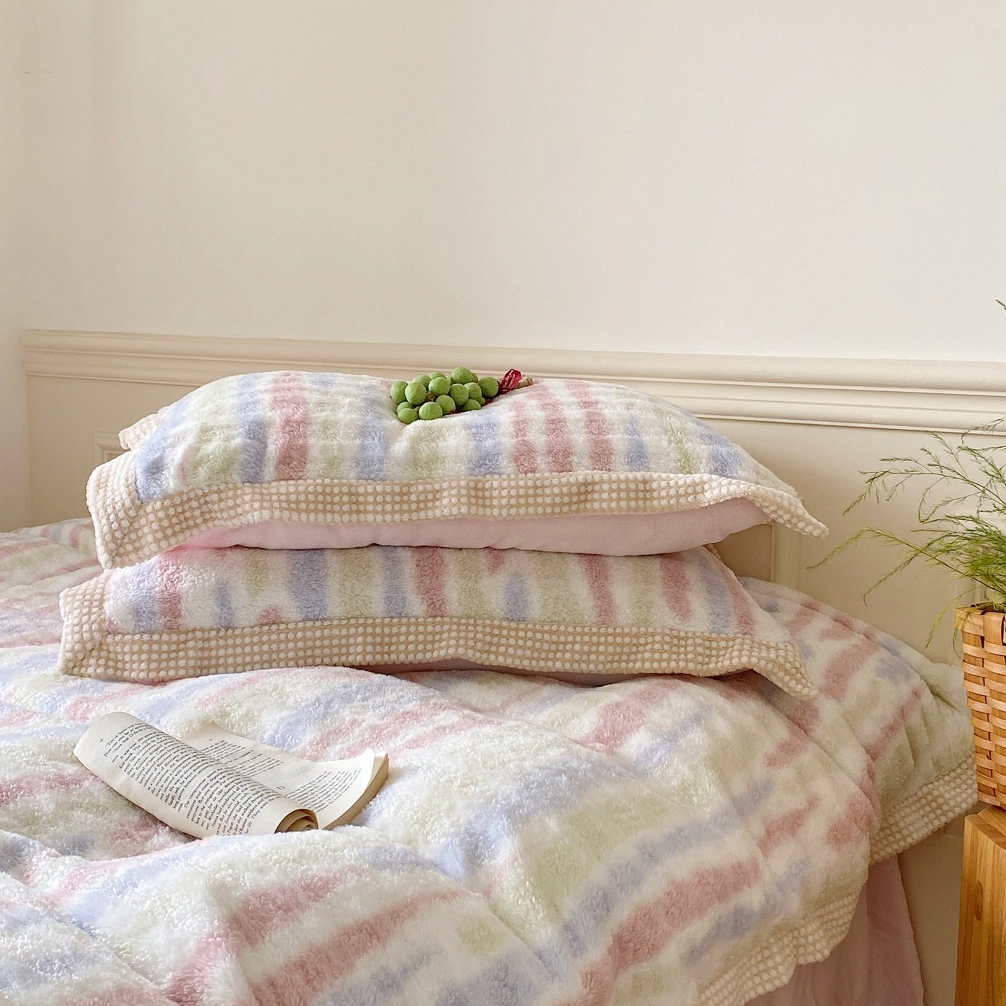 Ins Fresh Style A-Sided Teddy Fleece B-Sided Milk Fleece Thickened Warm Four-Piece Set Double-Sided Plush Three-Piece Set