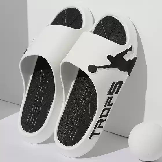 Factory Direct Sales Men's New Summer Fashion Trendy Casual Soft-Soled Indoor and Outdoor Beach Slippers Wholesale