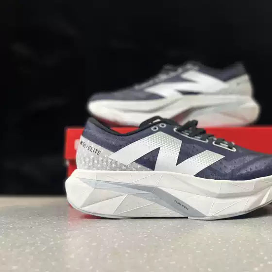 Carbon Plate V41906 Running Shoes Dad Shoes Cushioning Light Sports Shoes Men and Women Same Style Couple Shoes Comfortable Mesh Breathable