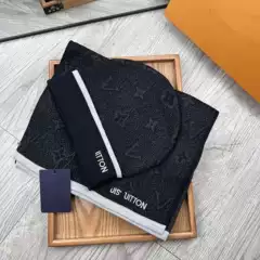 V Letter Embroidered European and American Style Scarf and Hat Two-Piece Suit Knitted Men's Shearling Label Scarf Checkerboard Plaid