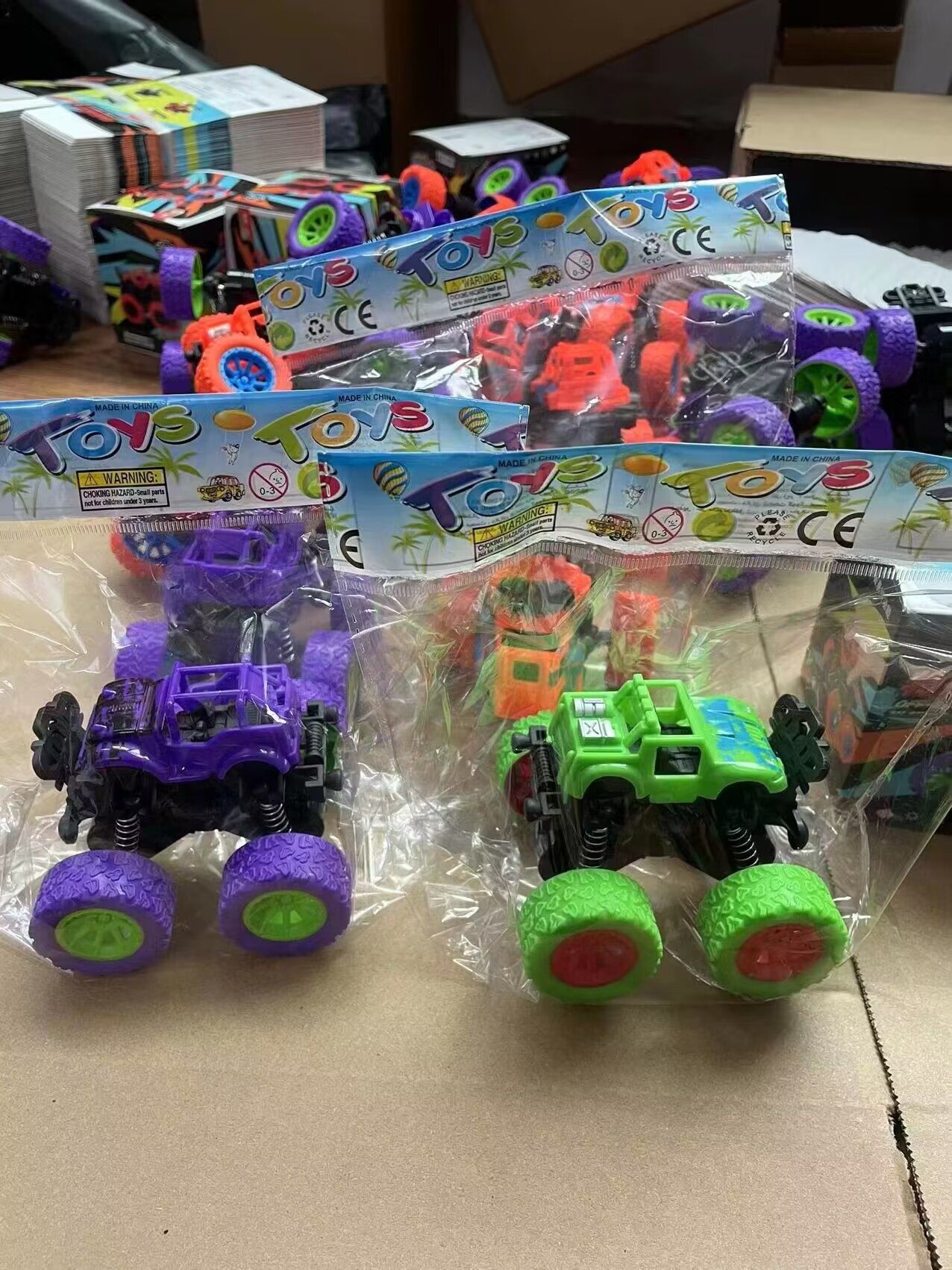 儿童惯性四驱越野车防震避震男孩仿真玩具特技摇摆大脚怪汽车模型