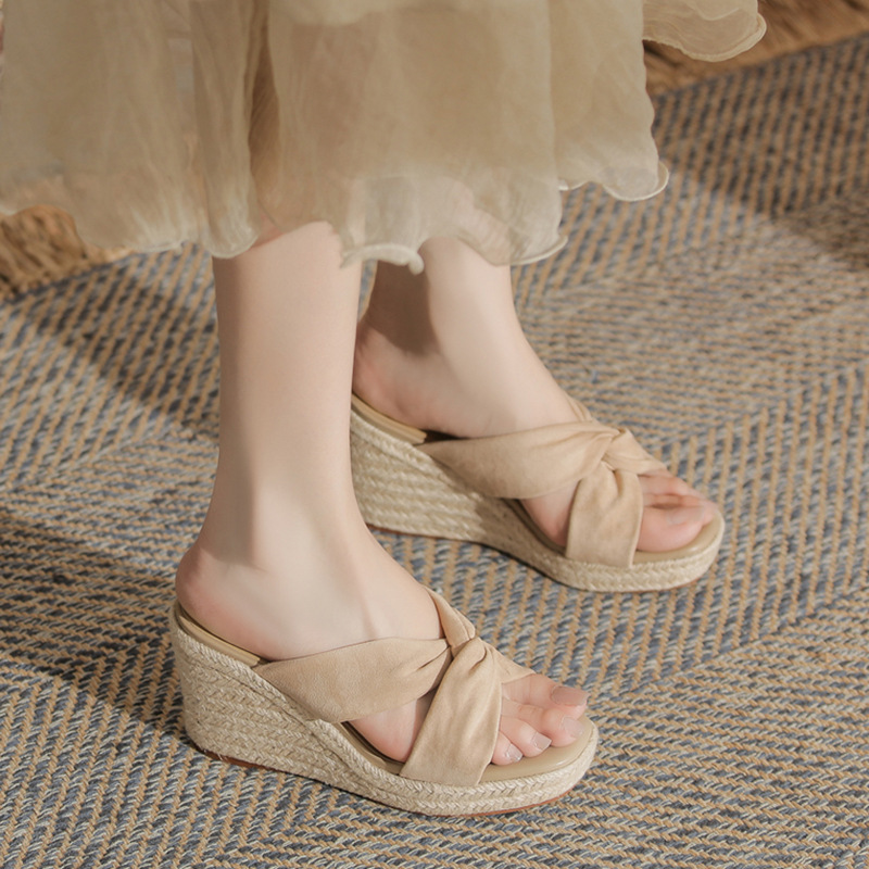 Dép sandal nữ quai ngang gót xuồng 9cm mũi hở đế mềm êm chân — Màu be, màu đen