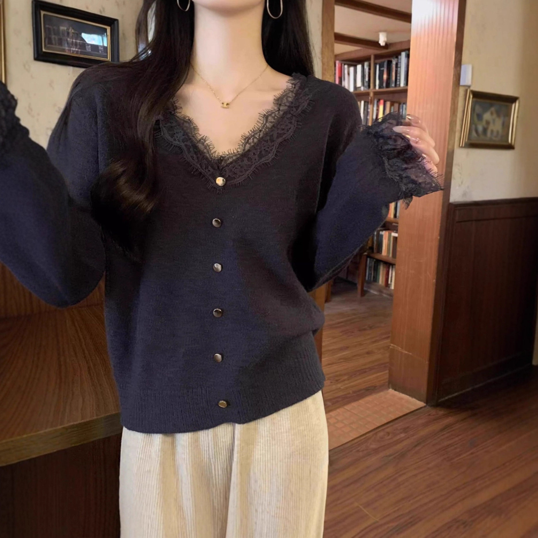 设计感v领毛衣女春秋蕾丝打底衫女内搭可外穿独特超好看针织上衣