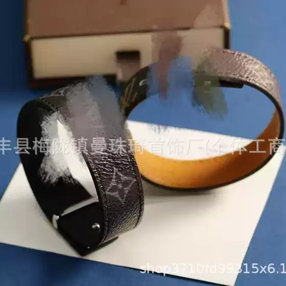 High-Quality European and American Style Leather Cord Bracelet with Four-Leaf Clover Print for Men, Vintage Pattern Wristband, Cross-Border Wholesale