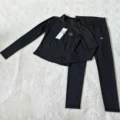 Black top + nine-point pants suit