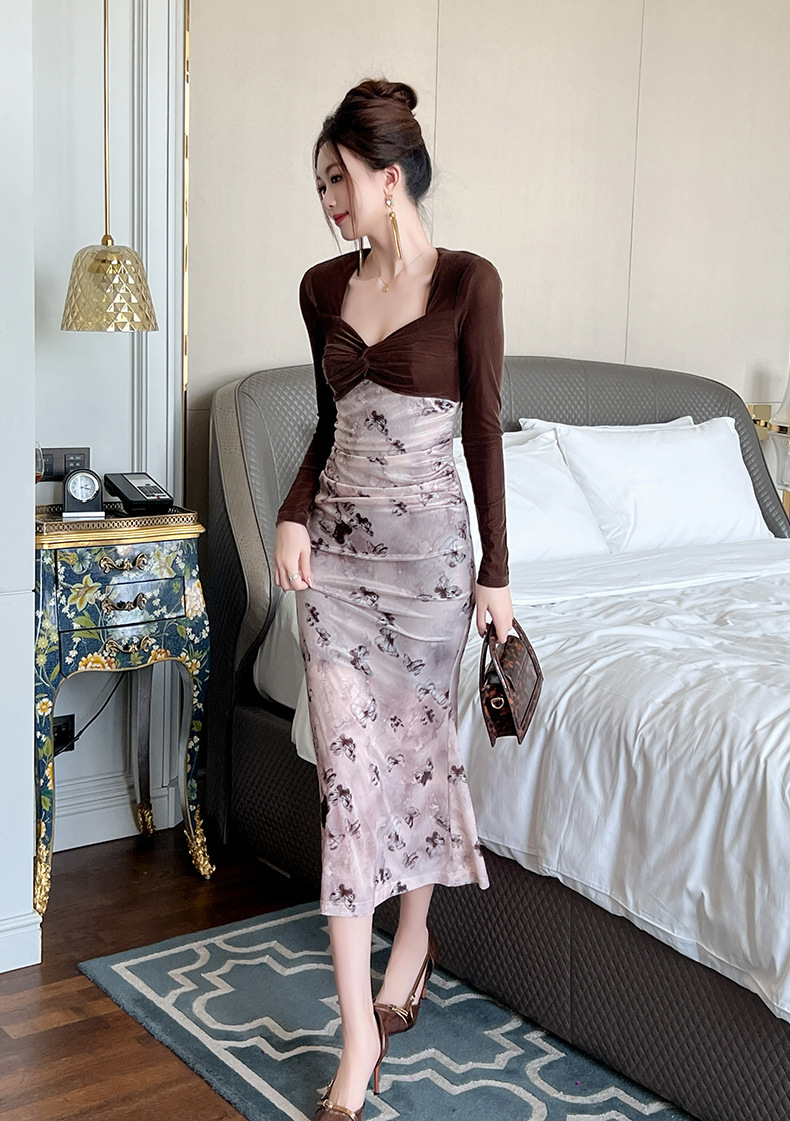 Đầm nhung cổ vuông dài tay ôm body phong cách cổ điển — Màu cà phê