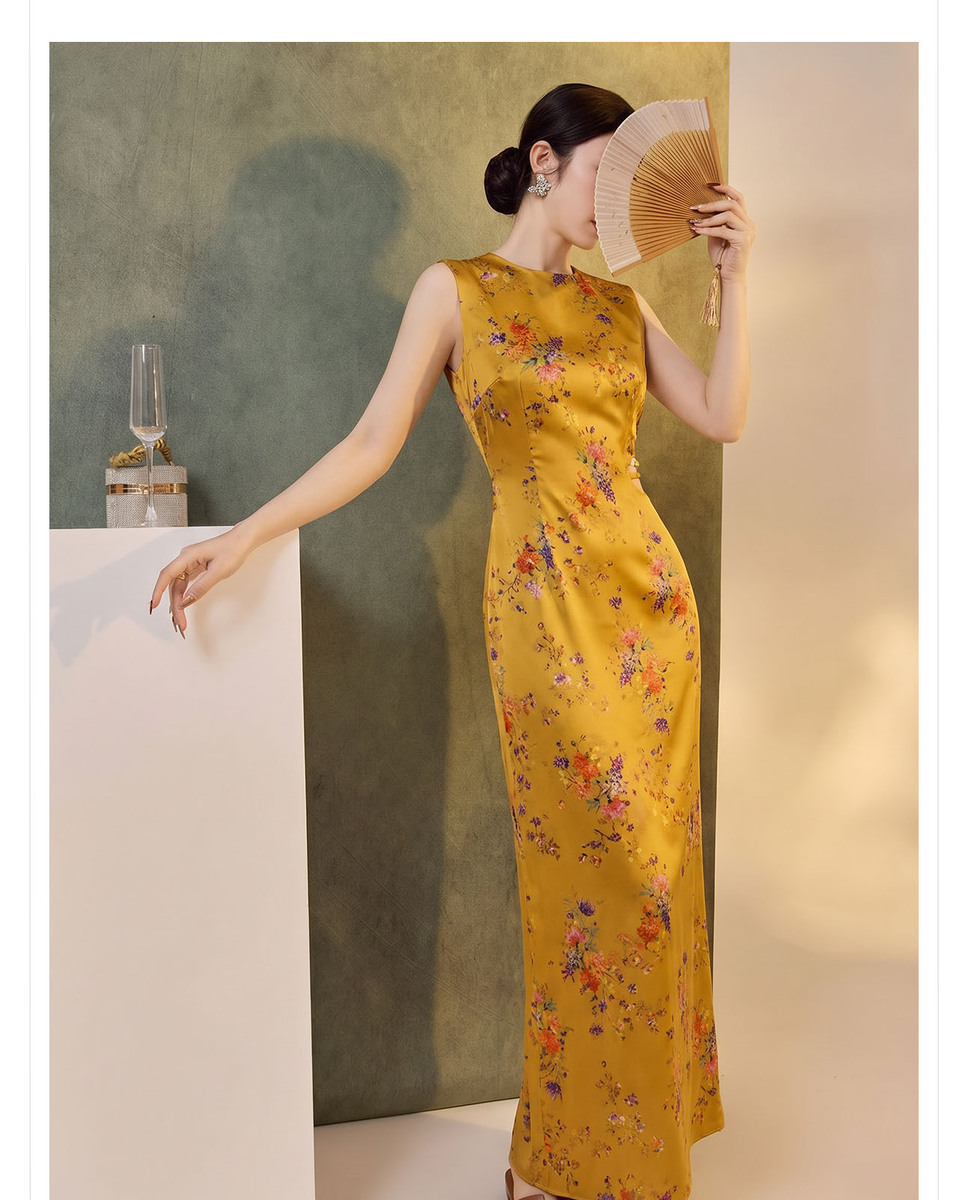 Đầm dây hai dây họa tiết hoa in kim tuyến dáng dài thanh lịch — màu vàng