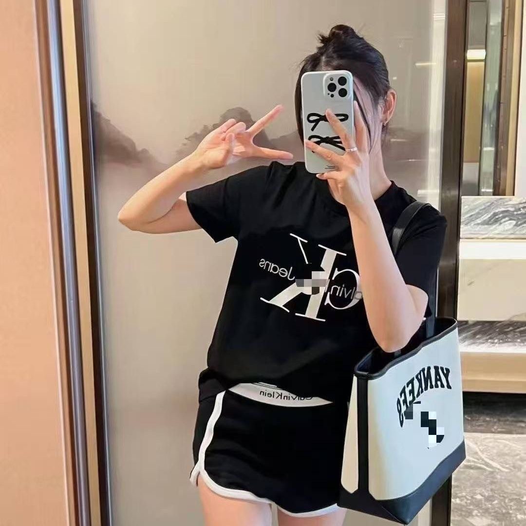 黒の小文字刺繍