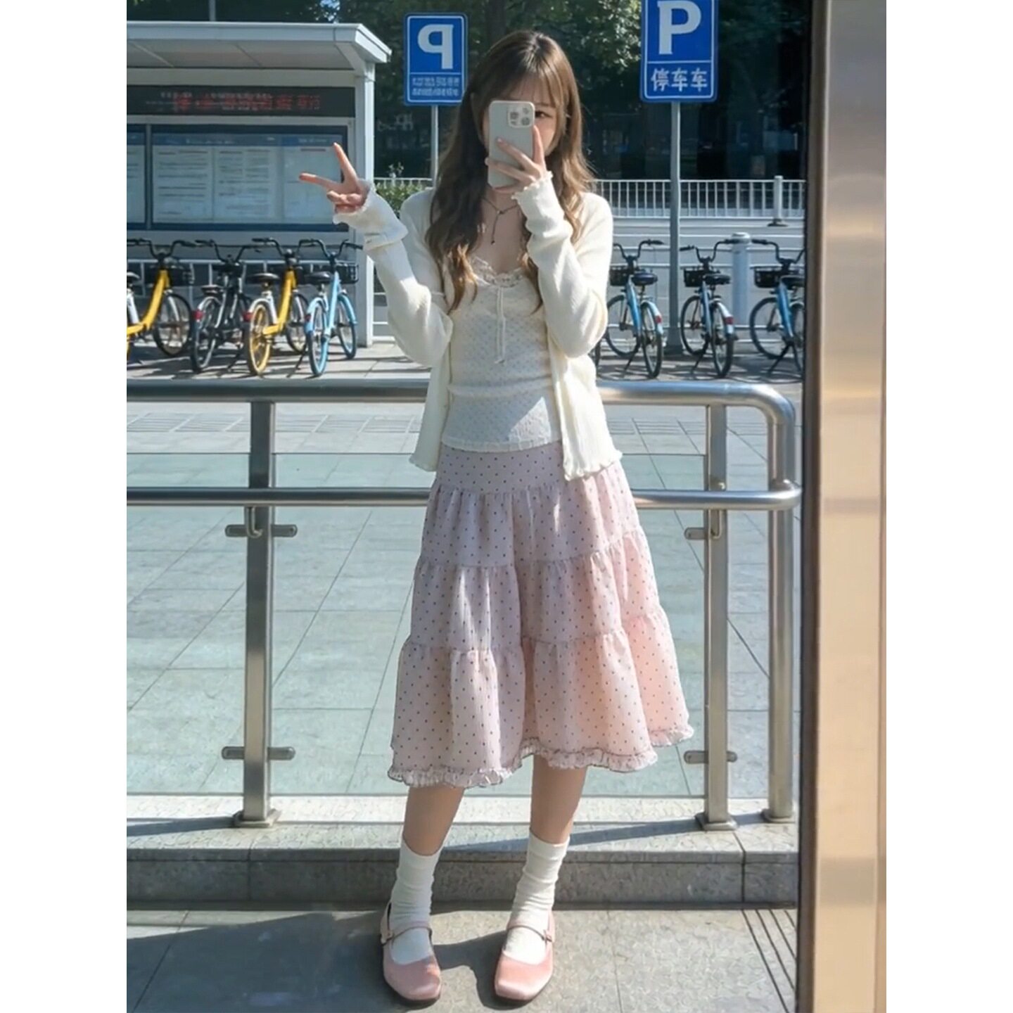 法式白色波点吊带韩系穿搭套装裙子女2026新款春季独特漂亮巨好看