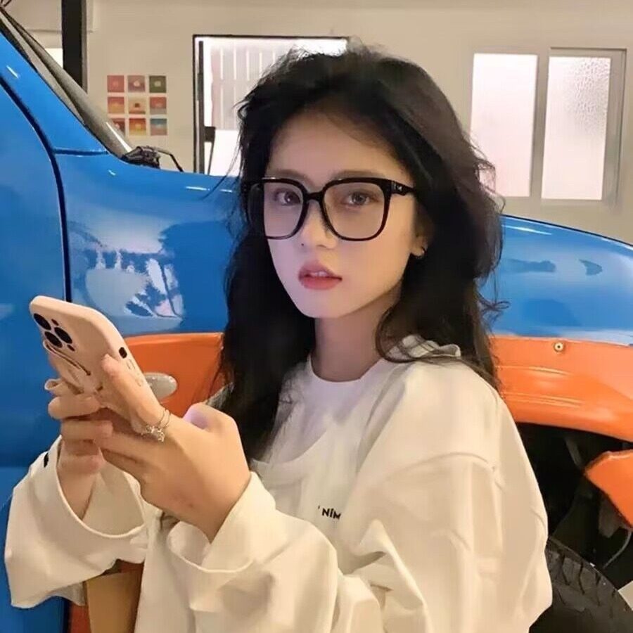 Fashionable Black-Framed Glasses for Women Can Be Equipped with Prescription Myopia Lenses Without Makeup, Anti-Blue Light Eye-Frame Frames for Big Faces