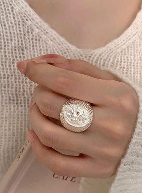 月光女神 S925纯银带有一丝炫酷复古浮雕女孩开口宽面戒指冷淡风