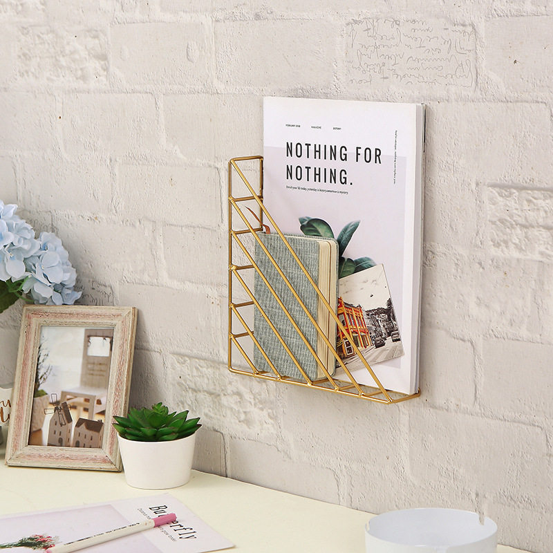 批发ins铁艺挂墙墙面卧室书架书报架儿童绘本架墙上展示架杂志架