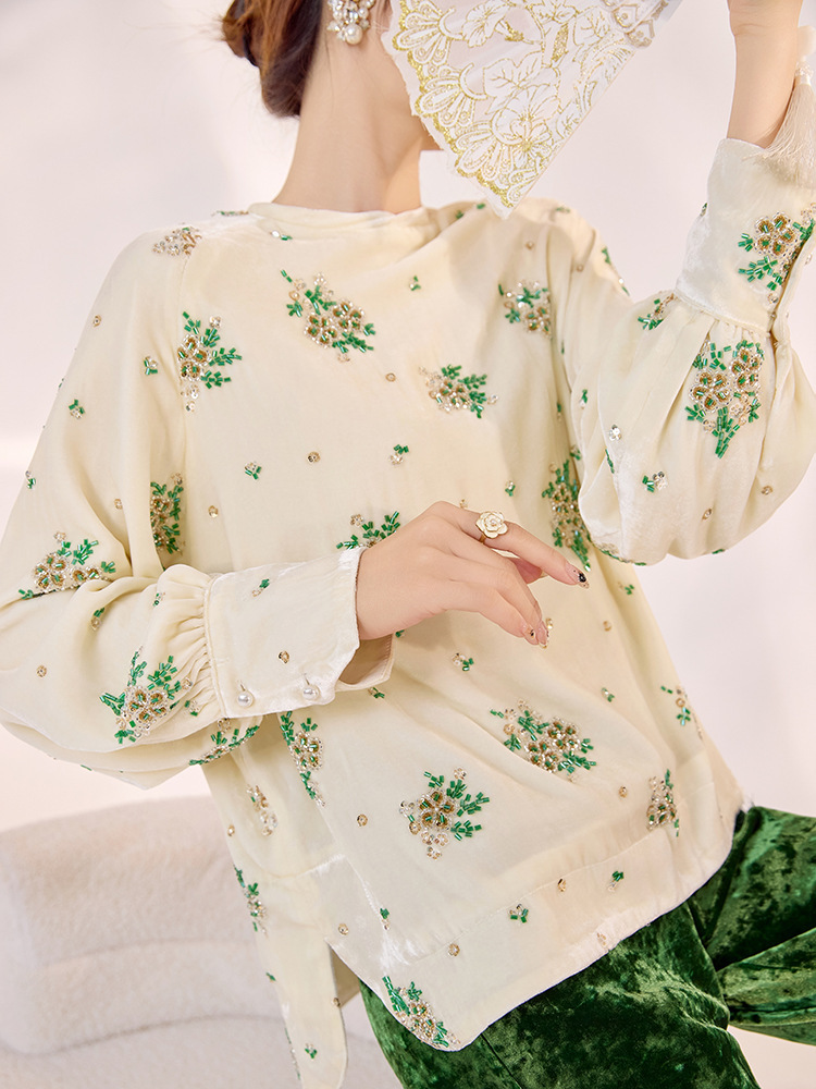 Áo sơ mi nữ cổ tròn tay dài thêu hoa đính cườm — Dương Tây Đỏ (Giao Hàng Ngay), Mực lụa đen (giao hàng trong ngày)