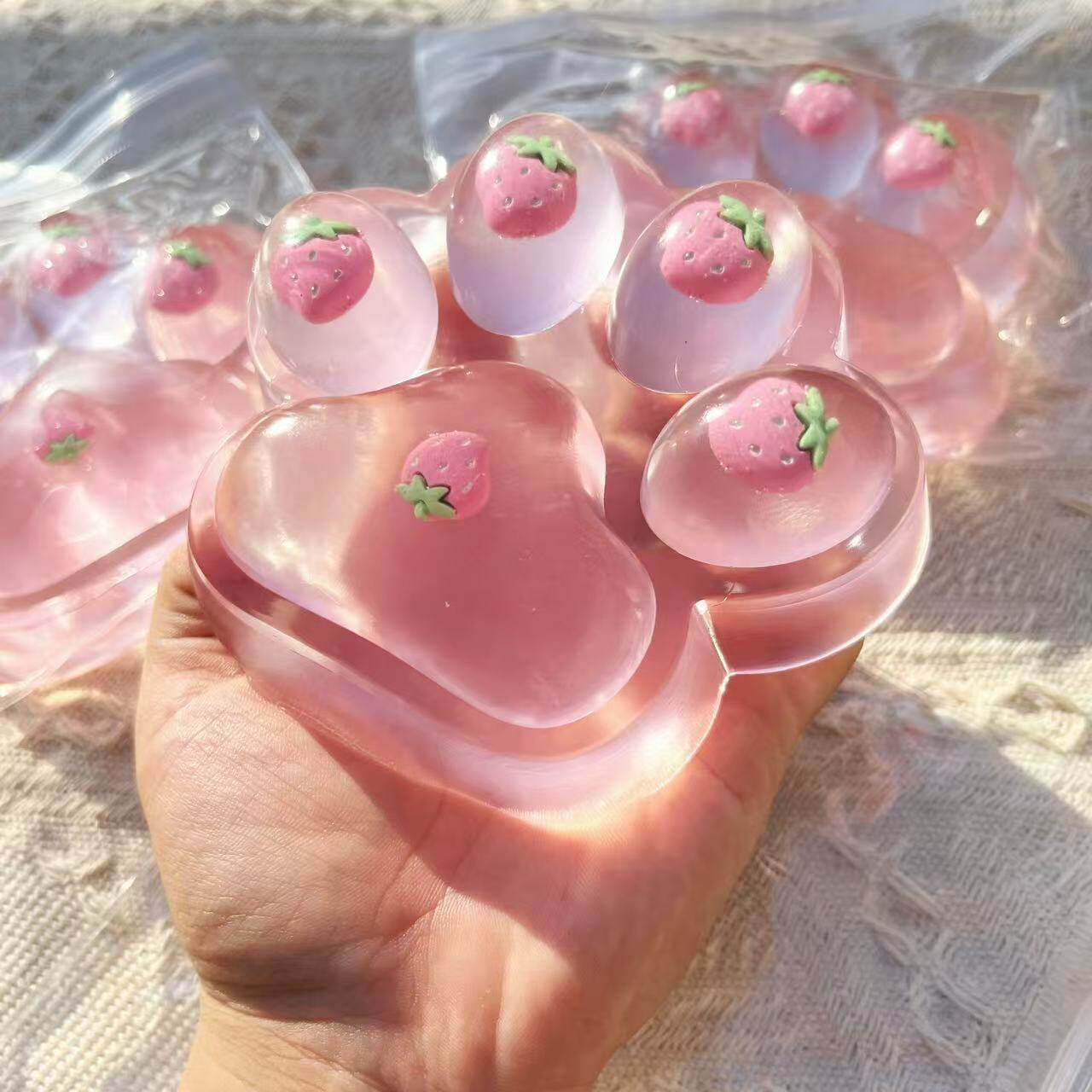 いちご猫爪ビッグマック