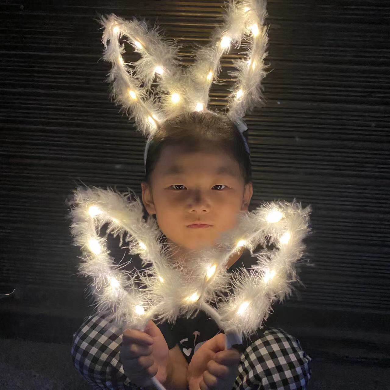 跨境热卖14灯毛毛兔耳朵发光发箍地推金丝羽毛猫耳朵发光头箍玩具