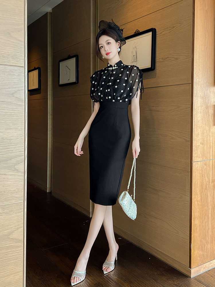 Đầm ôm body nữ cổ đứng tay ngắn phong cách sườn xám retro họa tiết chấm bi — [Màu đen]