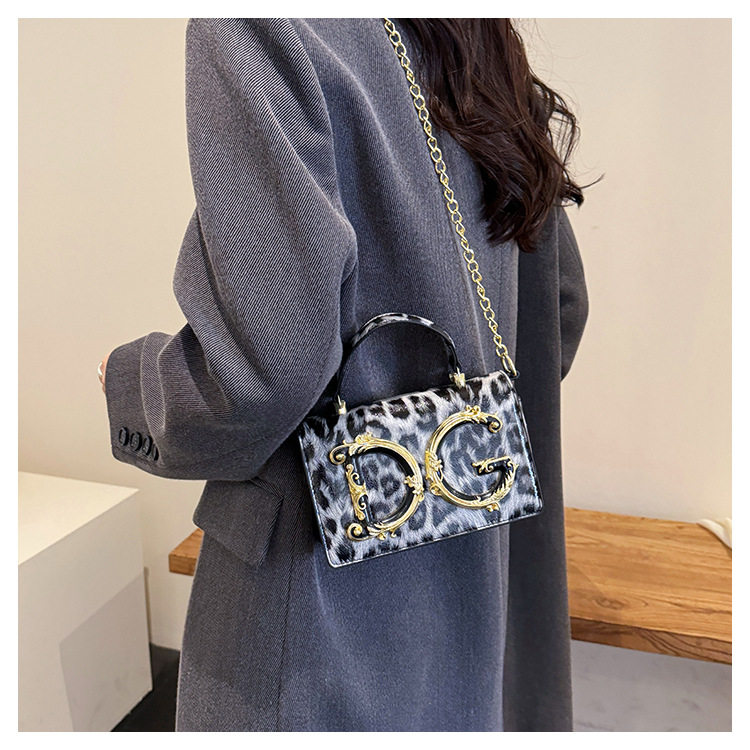 Cross-Border Patent Leather Hand-Held Fashion Women's Bag Chain Crossbody Bag Hand-Held Dinner Bag Fashion Catwalk Bag 22 O1CN0160MViB2G0X5G6nVVF !!2220381628953 0 cib