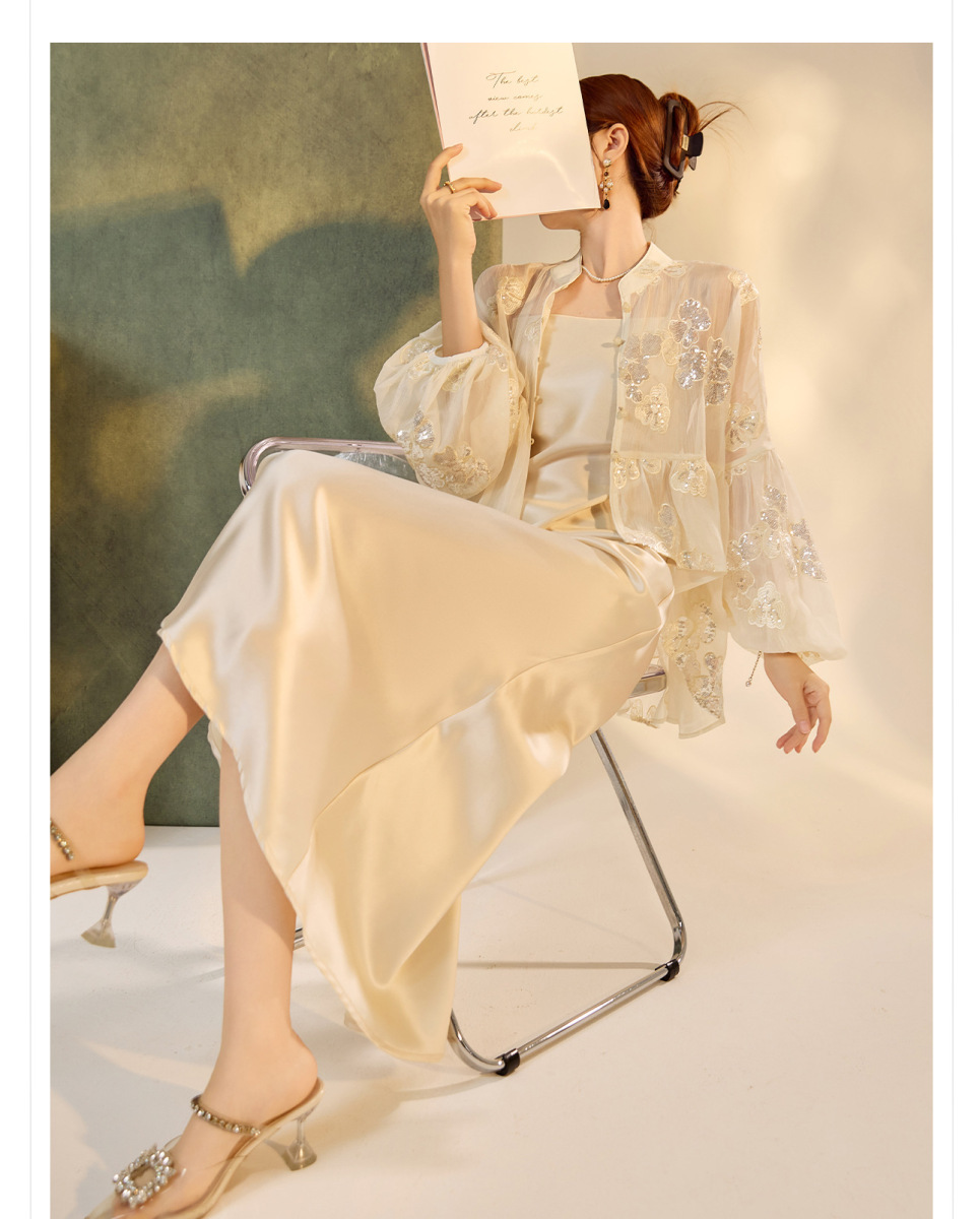 Set áo khoác tay lồng đèn thêu hoa kèm đầm hai dây dáng dài — Áo sequin (giao hàng trong 7 ngày), Váy yếm (giao hàng trong 7 ngày), Váy yếm (giao hàng trong ngày)