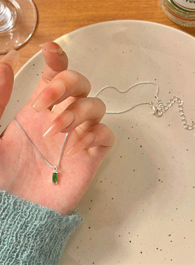 方形祖mu绿钻项链小众设计感轻奢气质细闪ins锁骨链级感女D962