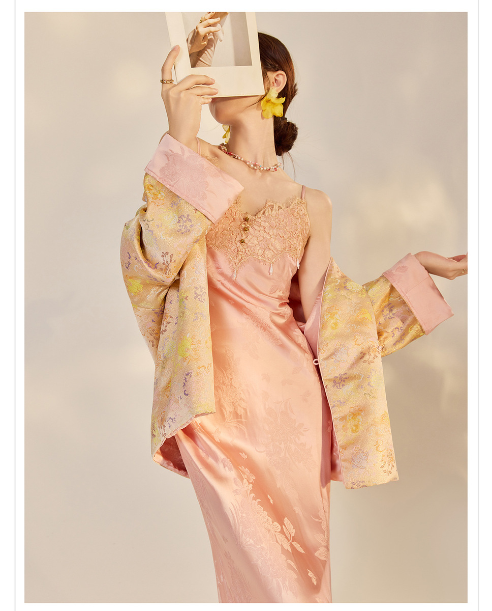 Bộ đôi áo khoác dệt jacquard hai mặt cài khuy kèm váy hai dây ren satin dài — Áo khoác dệt jacquard (giao hàng trong 7 ngày), Váy hai dây (giao hàng trong 7 ngày)