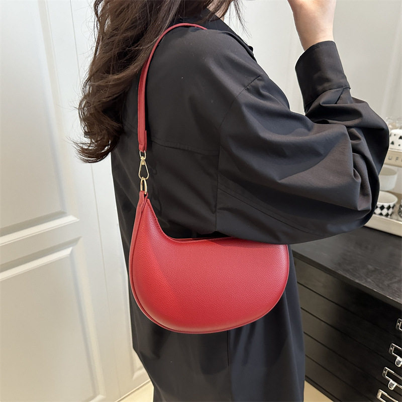 Bags French Style Underarm Distinctive Women's Bag 2025 Spring New Shoulder Bag Simple Crescent Bag Niche commuter bag