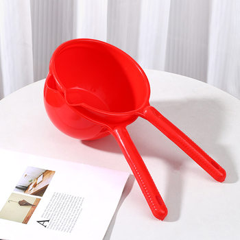 Plastic water spoon with long handle thickened drop-resistant water spoon Kitchen Cooking household red round factory wholesale