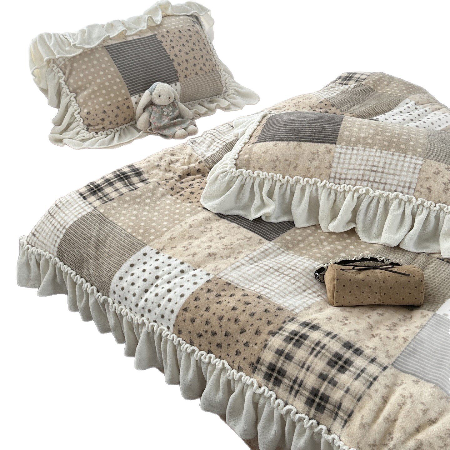 French Cream Lace Ins Pastoral Splicing Style Thickeneded Milk Velvet Four-Piece Set Winter Coral Velvet Three-Piece Set 1.8