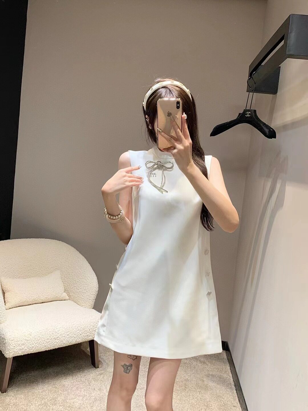 Váy mini chữ A trắng tay không cổ tròn phong cách cơ bản — Trắng chi tiết 3