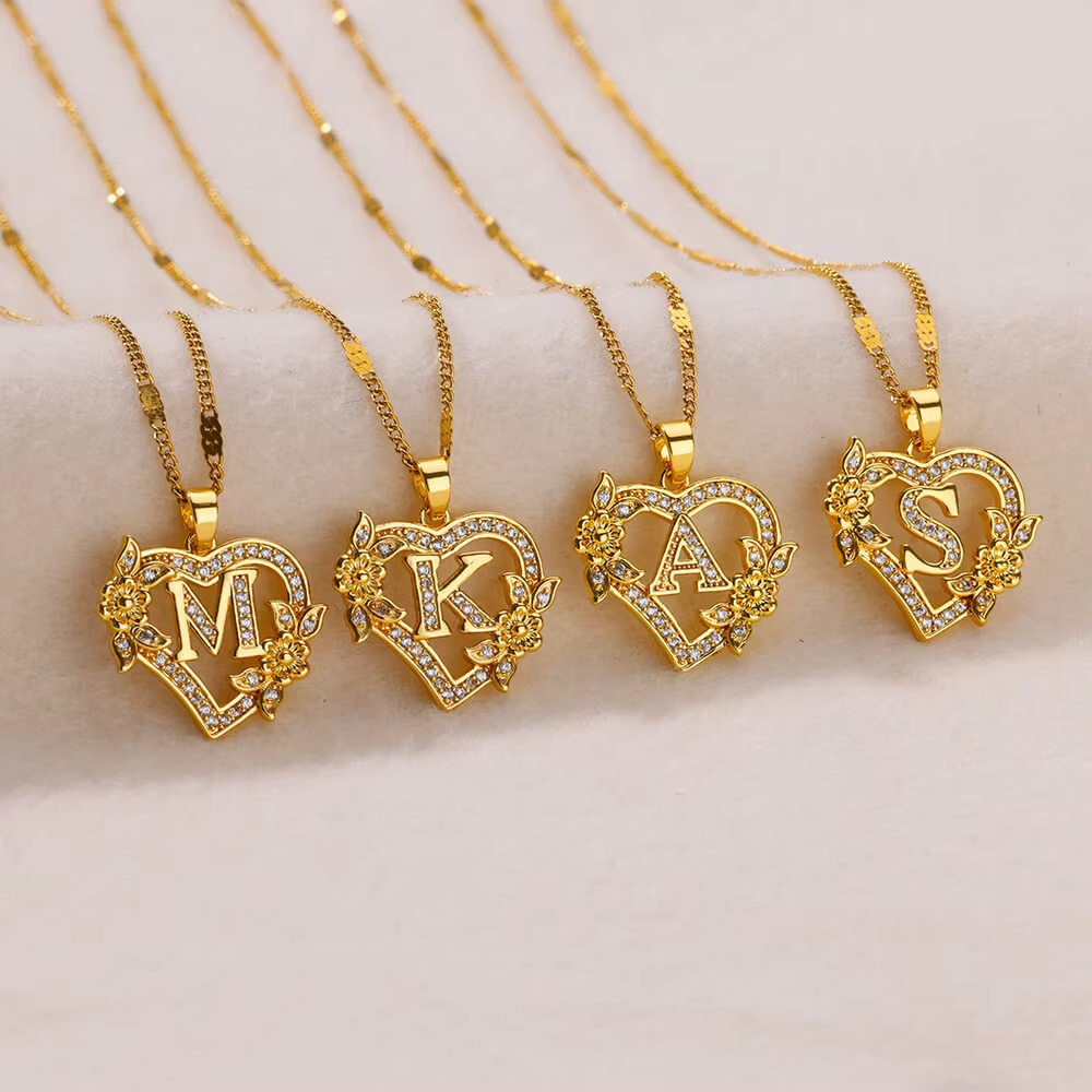 Copper Hollow Heart Letter Versatile 26-Letter Diamond Pendant Necklace Collarbone Chain