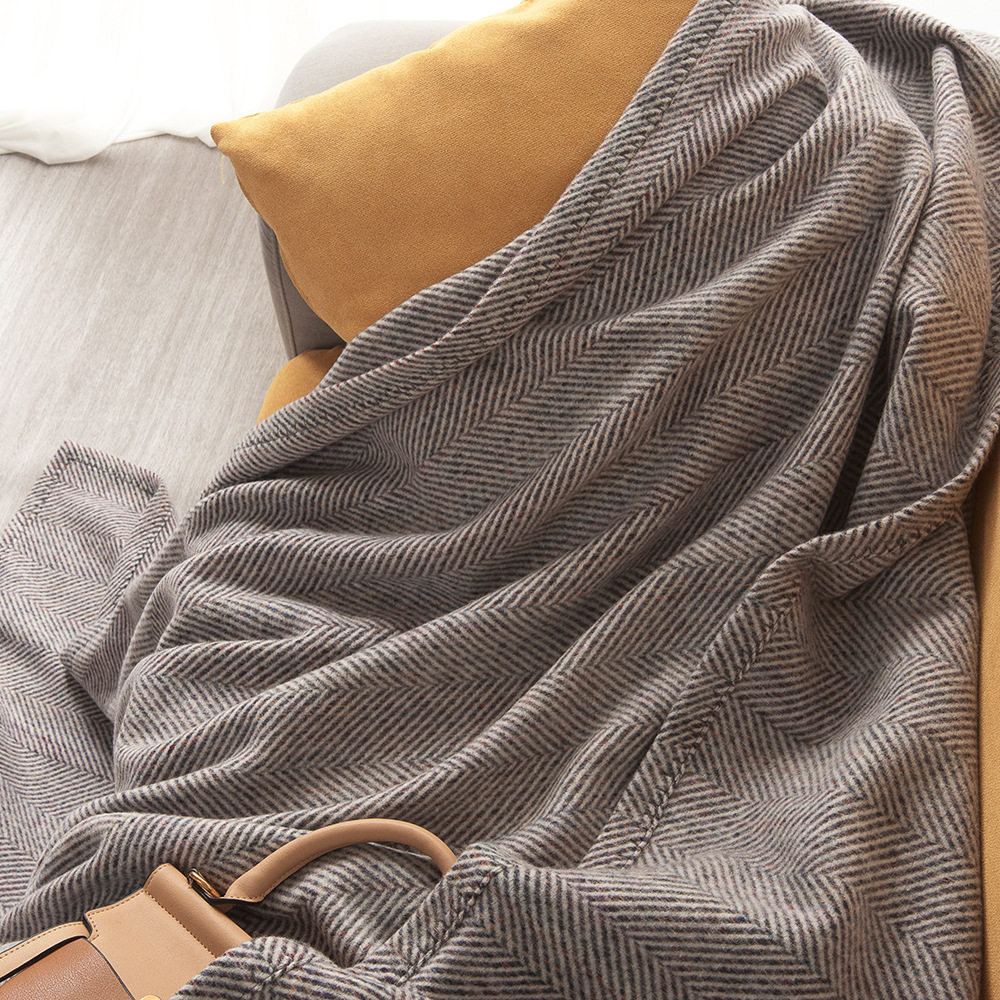 Office Sofa First Class Shawl Light Luxury Blanket Car Air Conditioning Blanket Airplane Blanket Aviation Nap Blanket Manufacturer