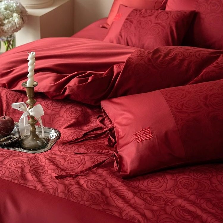 Red wedding festive skin-friendly cotton four-piece satin jacquard high-end wedding men's and women's bedding wholesale