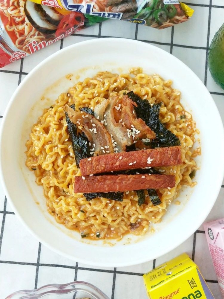 Korean Imported Kimchi, Kelp, Seafood, Spicy Cheese Instant Noodles, Instant Late Night Snack Instant Noodles, Dry Fried Noodles