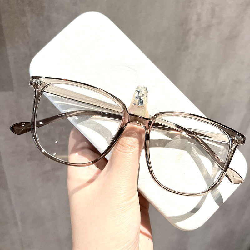 Tiktok Glasses for Nearsighted Women Can Be Equipped with Large-Frame Lenses That Make the Face Look Smaller, Featuring a Transparent Frame That Is Ultra-Light and Slimming