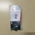 19 white red medium