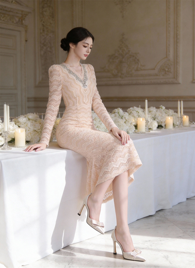Đầm ren ôm body nữ cổ chữ V đính đá dáng dài — Màu be