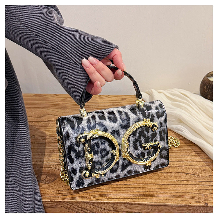 Cross-Border Patent Leather Hand-Held Fashion Women's Bag Chain Crossbody Bag Hand-Held Dinner Bag Fashion Catwalk Bag 20 O1CN016WqJ392G0X5FHf8By !!2220381628953 0 cib
