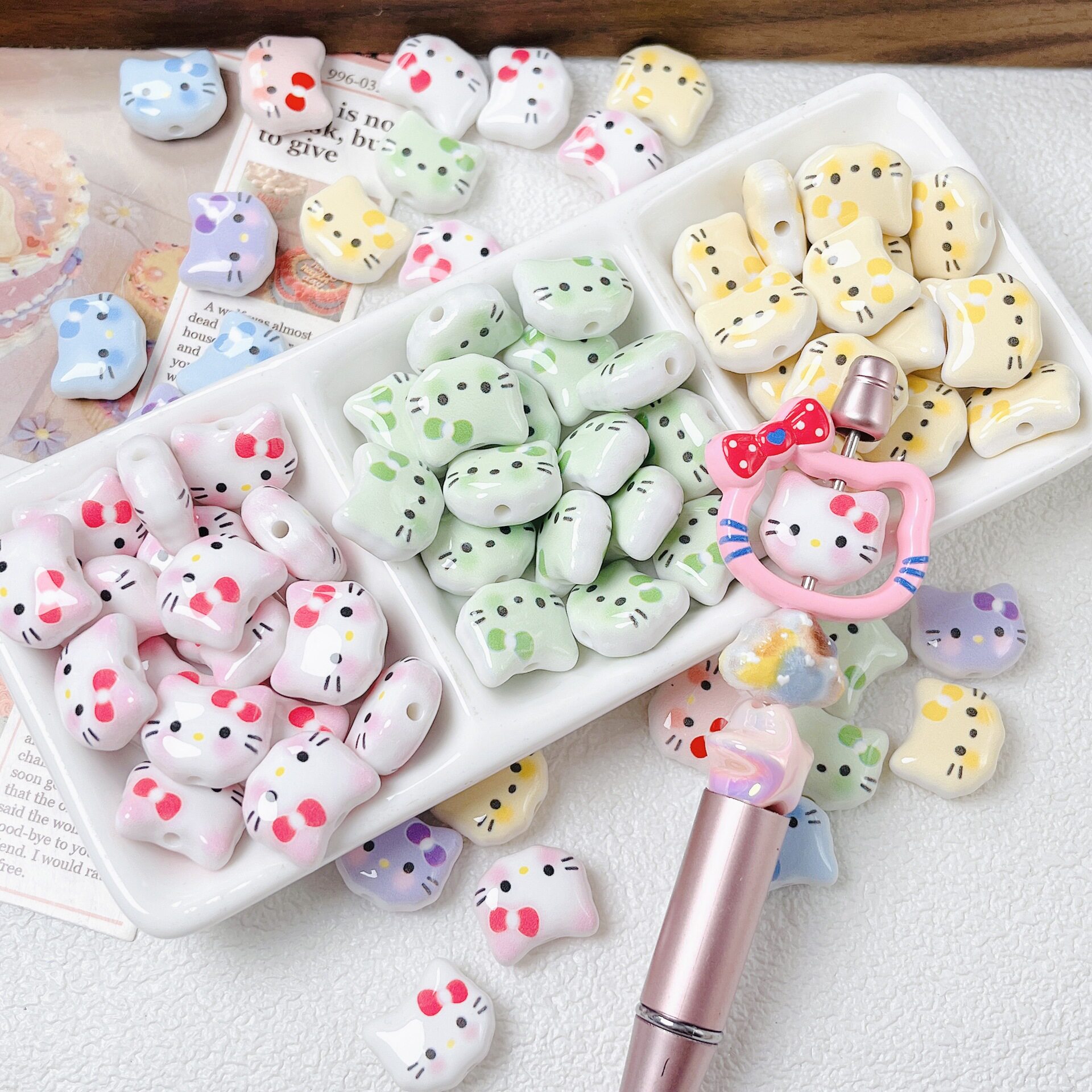 ลูกปัดอะคริลิกน่ารัก พิมพ์ลายเฮลโลคิตตี้ รูทะลุ สำหรับ DIY ทำสร้อยห้อยโทรศัพท์มือถือและอุปกรณ์เสริม วัสดุแฮนด์เมด