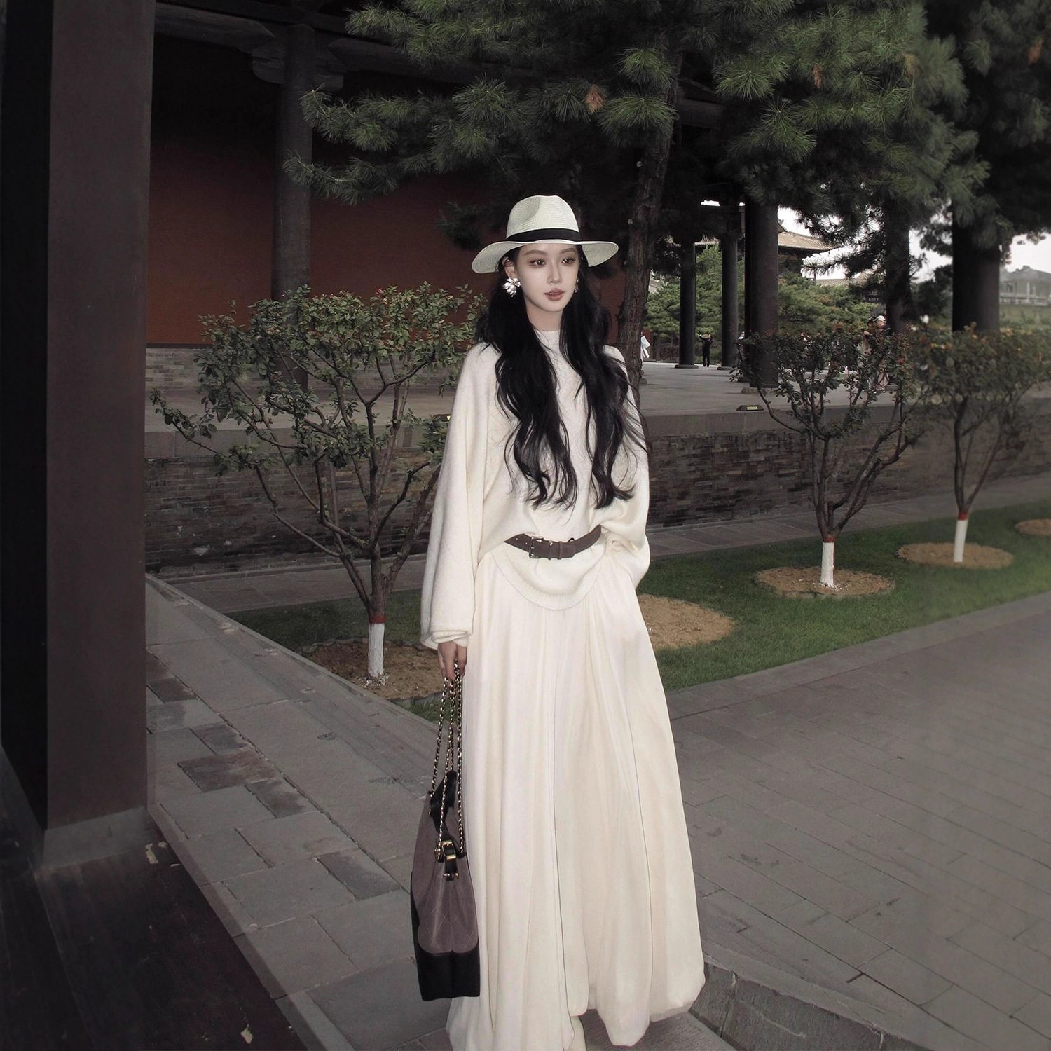Autumn in Berlin French High-End Design White Knitted Top + Straight Long Skirt Slim Fit Two-Piece Set