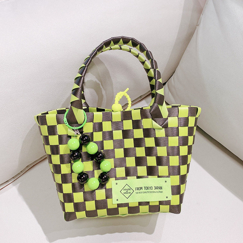 19.a04ビーズ布貼り金緑黒色編みバッグの真ん中にボタンがある