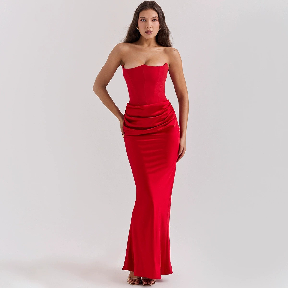 Elegant Strapless Evening Dress Slim Fit Backless Fashionable Design Perfect for Parties and Special Occasions