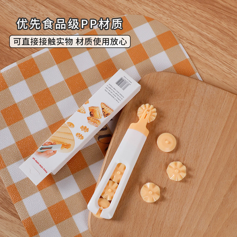 Manufacturer's Ready-Made Pizza Knife, Cake Skin Cutter, Four-In-One Flower-Shaped Roller, Baking Kitchen Shape Cookie Knife