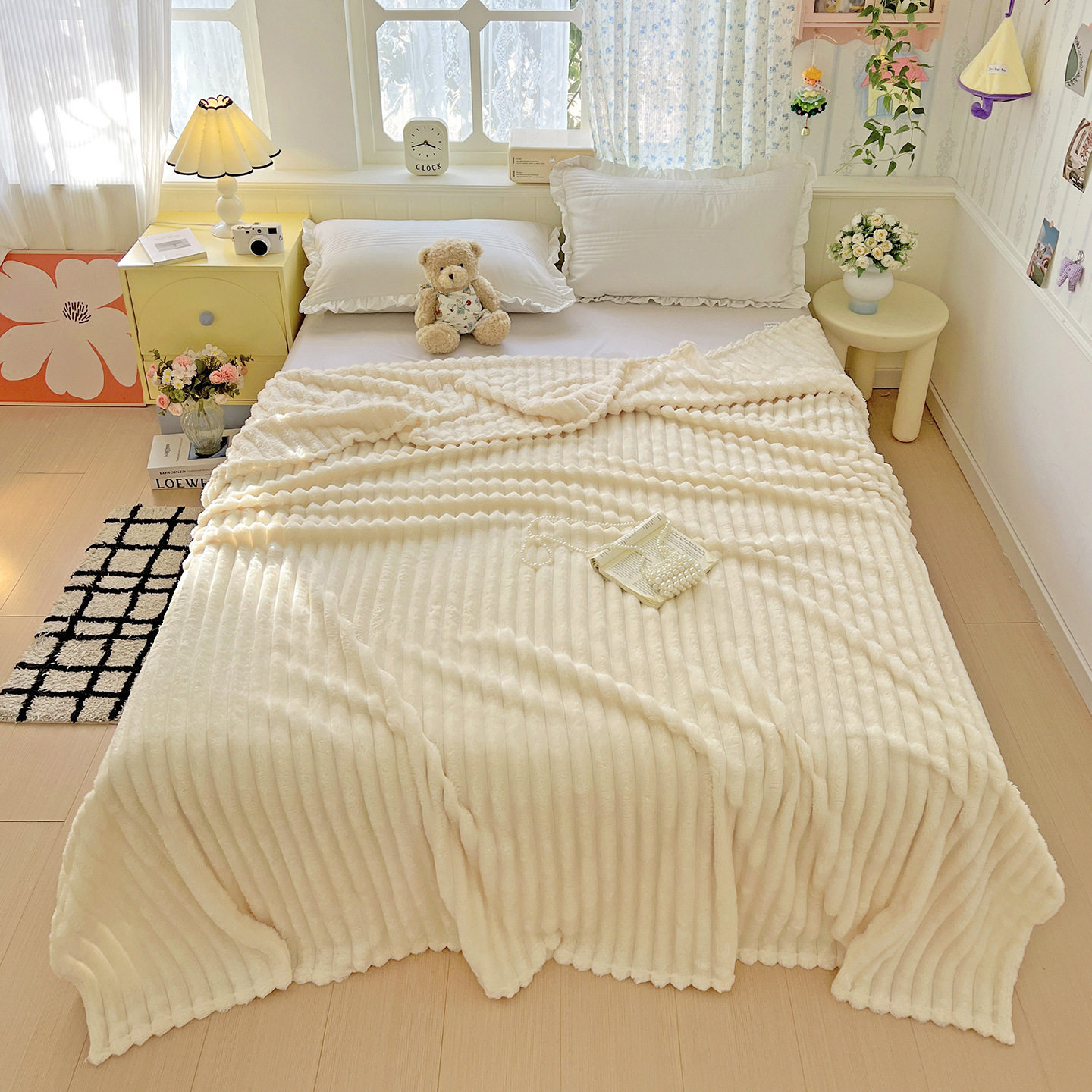 Winter Rabbit Plush Thickeneded Warm Bed Sheets Blanket Flannel Milk Velvet Home Dormitory Multi-Functional Plush Blanket